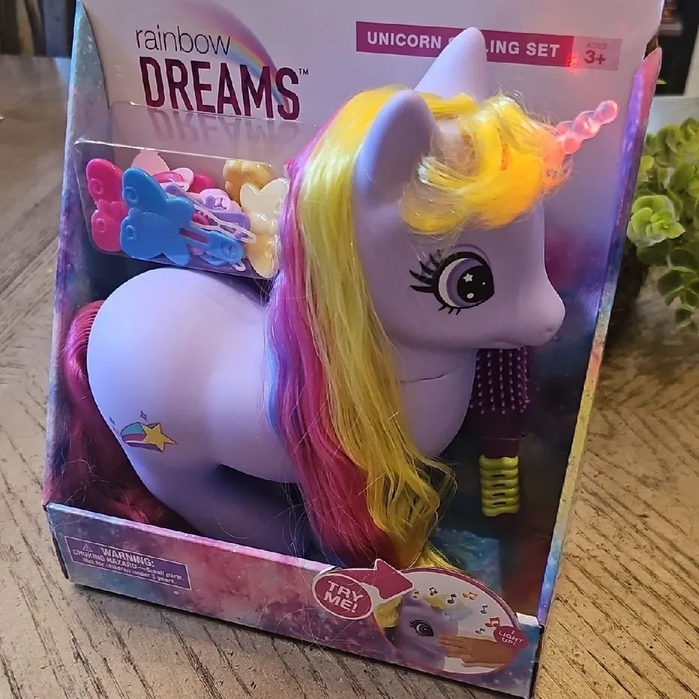 Unicorn Styling Set NWT Lights Up And Plays Music